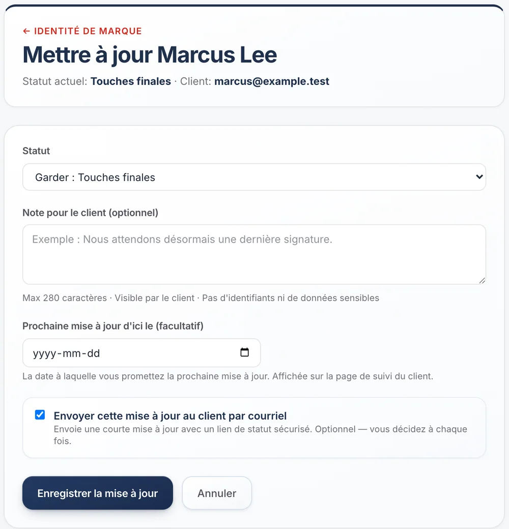 L’écran de mise à jour : choisir l’étape, ajouter une note, fixer la prochaine date et choisir d’écrire au client.